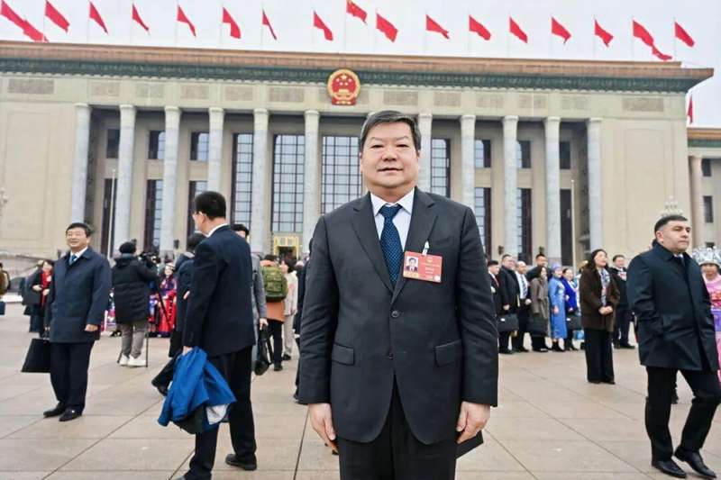 全国人大代表、新乡化纤董事长邵长金:加快菌草生物基新材料产业发展与碳汇产品开发,撬动绿色低碳发展新未来 新闻