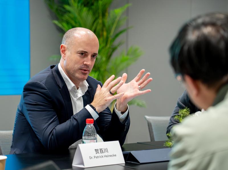  利润短期承压，现金流强劲支撑；大众转型蓄力，中国市场成关键支点。 汽车科技