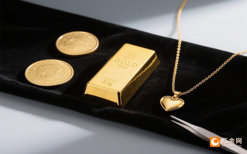  霍尔木兹海峡紧张局势缓和迹象显现，原油市场承压回落，黄金价格借机出现明显回升，投资者需警惕其中隐藏的配置机遇。 股票财经