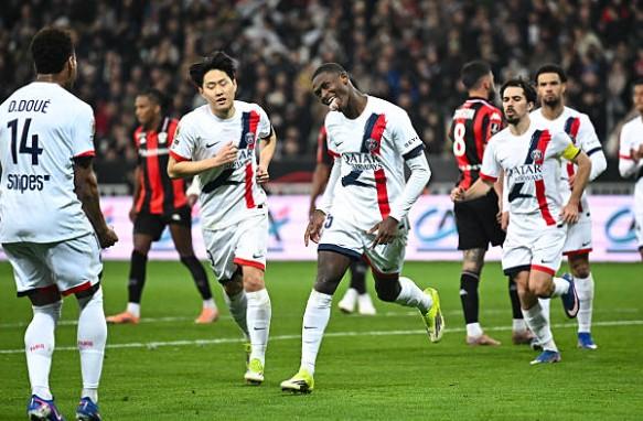  努诺·门德斯爆发赛季，巴黎左路新高度；点球助攻闪耀尼斯之夜。 体育新闻 努诺·门德斯爆发赛季，巴黎左路新高度；点球助攻闪耀尼斯之夜。 体育新闻