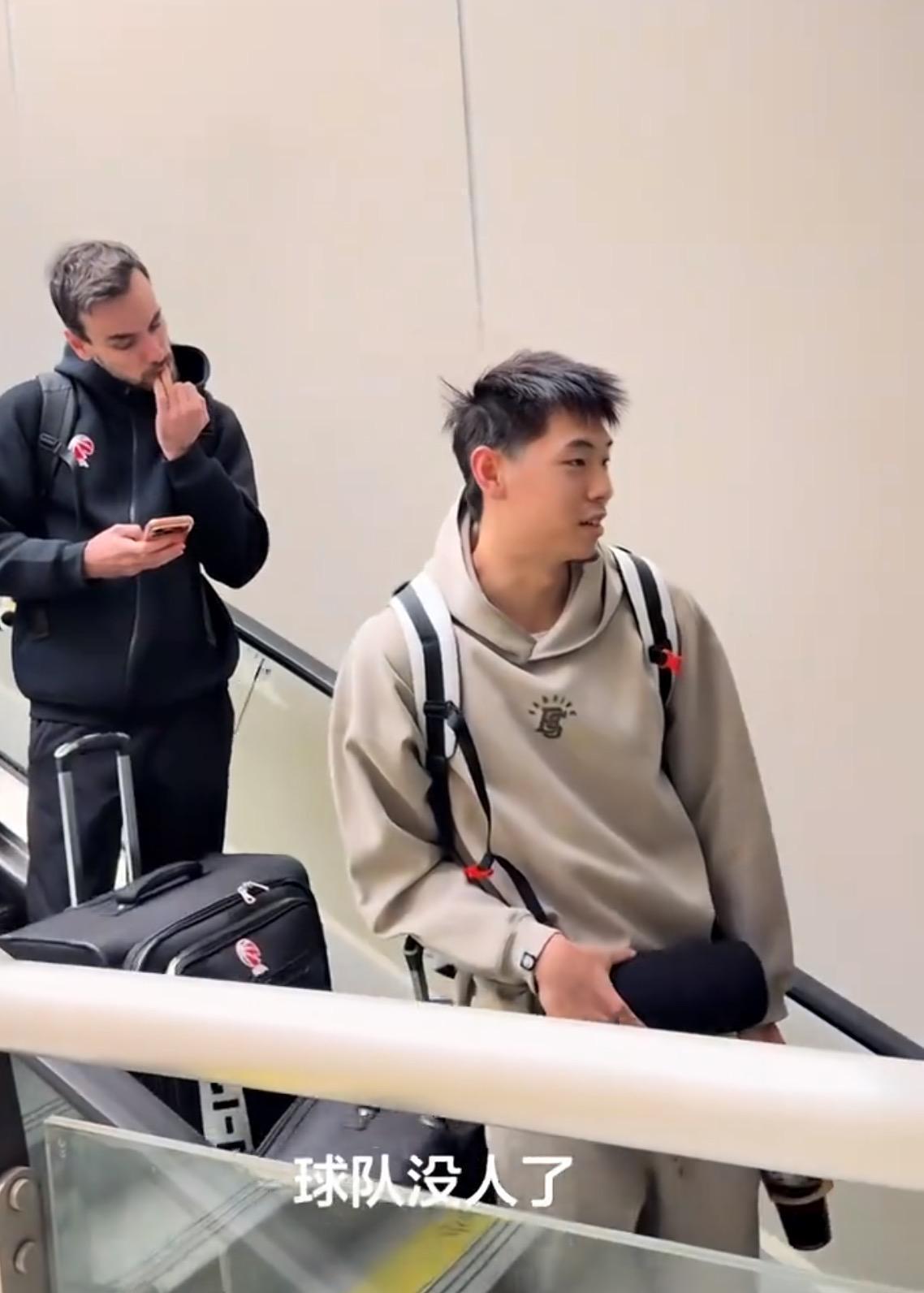  职业球员的职业抉择：黄明依合同到期后的转会启示录 体育新闻