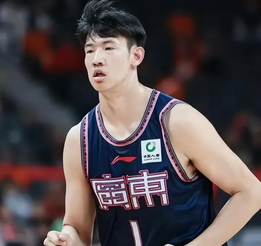  职业球员的职业抉择：黄明依合同到期后的转会启示录 体育新闻