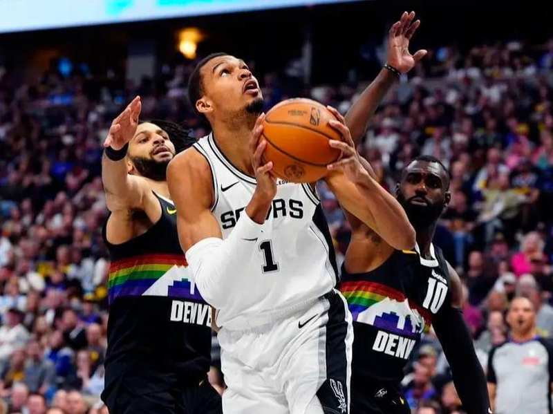  战术拆解：双探花体系如何撕裂猛龙防线——一场关于空间与火力的深度复盘 体育新闻