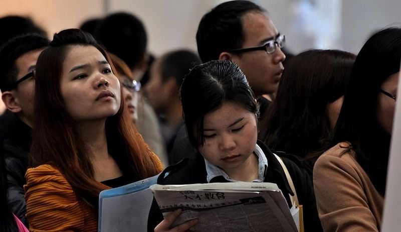  就业寒冬下的“隐性依赖”：1222万毕业生与18.9%失业率的深度剖析 新闻