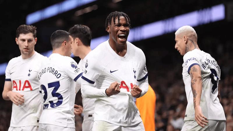  红魔重建的技术逻辑：B费离队与2亿引援背后的决策链路 体育新闻