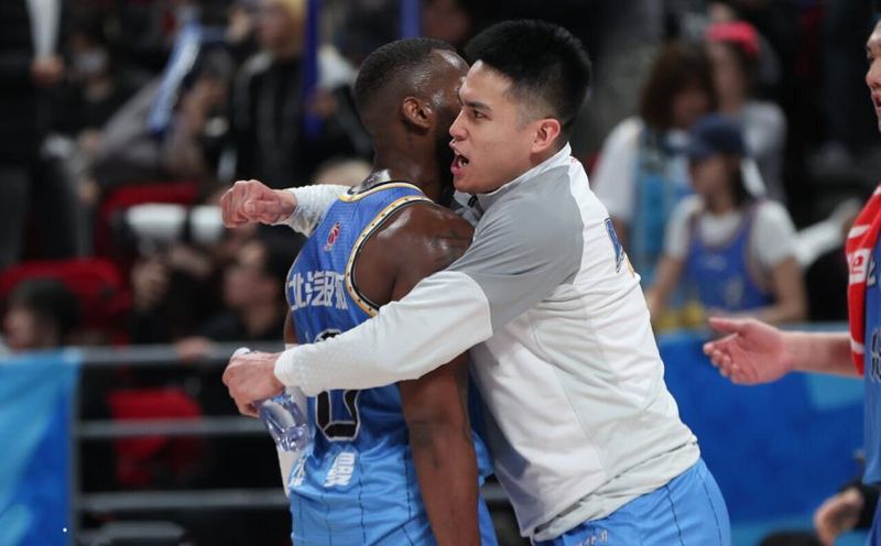  【深度复盘】CBA外援管理的系统困境：从战术服从到职业素养的多维审视 体育新闻