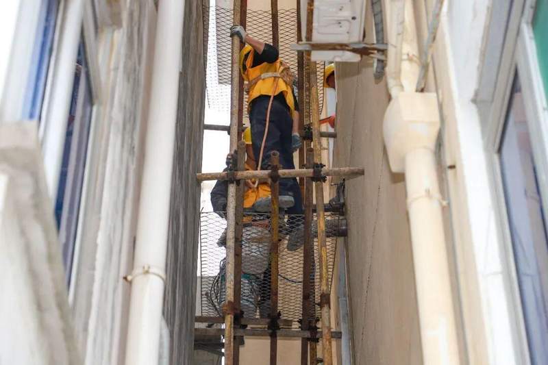 铸铁管道老化顽疾终得根治:金山张堰镇老旧公房雨污水系统升级实录 房产家居